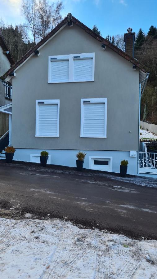 Stunning 4-Bed House In La Bourboule Villa Exteriör bild