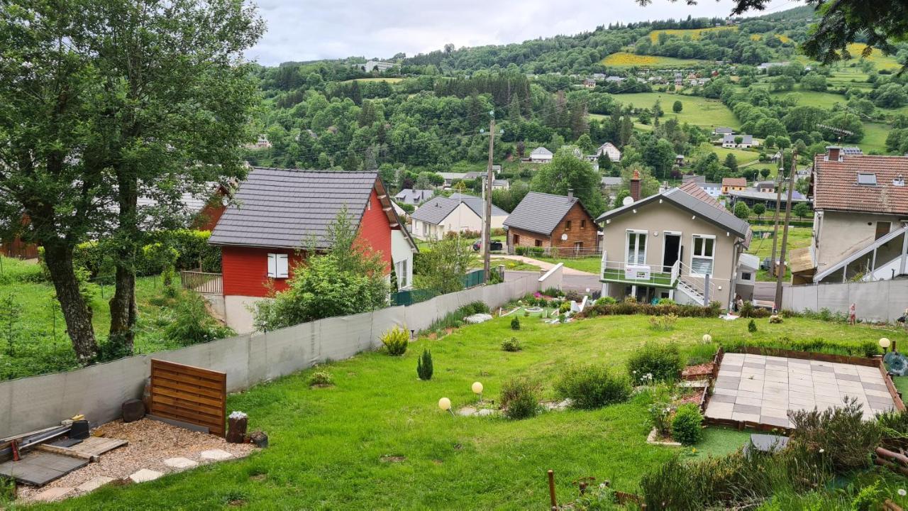 Stunning 4-Bed House In La Bourboule Villa Exteriör bild