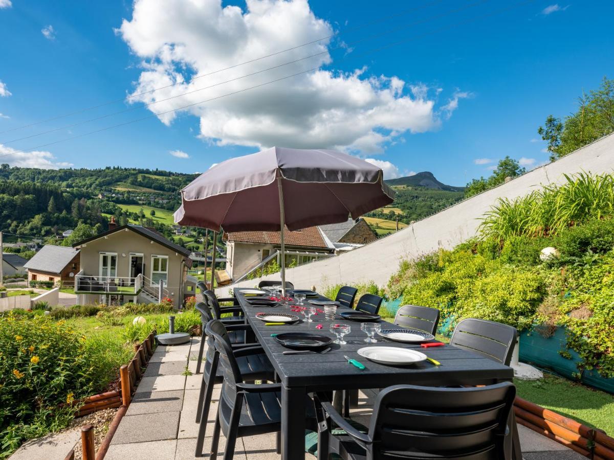 Stunning 4-Bed House In La Bourboule Villa Exteriör bild